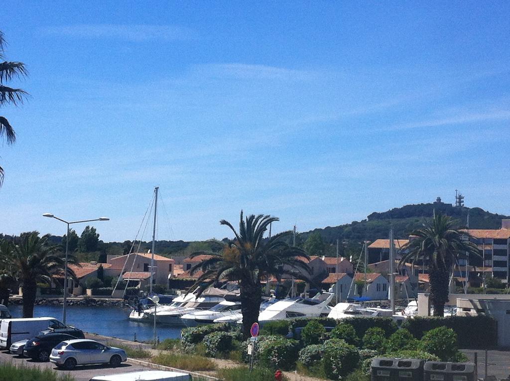 Au Coeur Du Village Naturiste Agde Exteriör bild